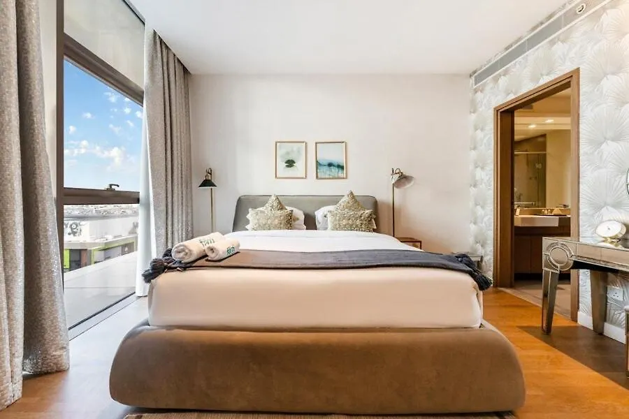 Fam Living -Duplex 4Bed And Maids Apartman Dubaj